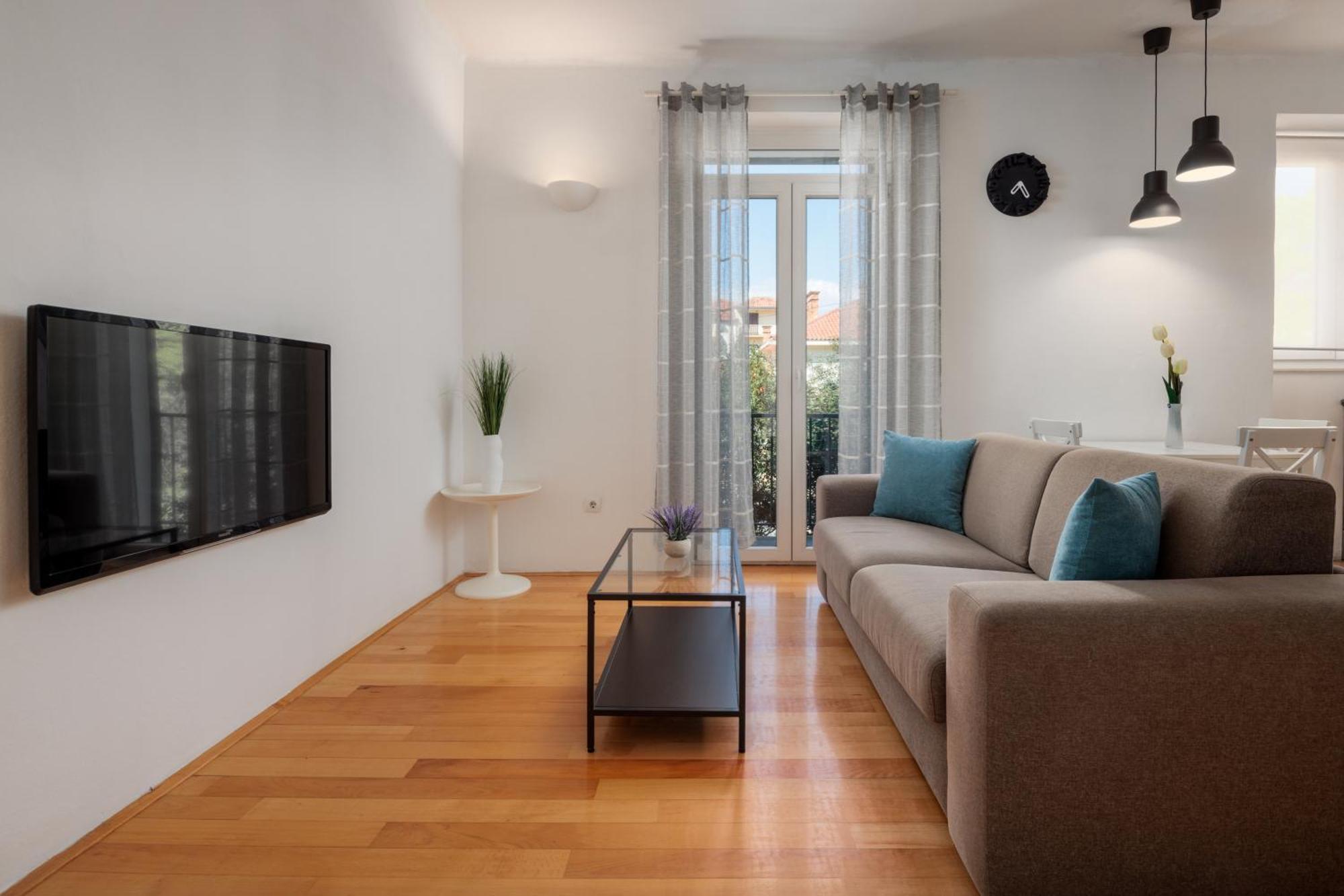 Lux Centre Apartment *